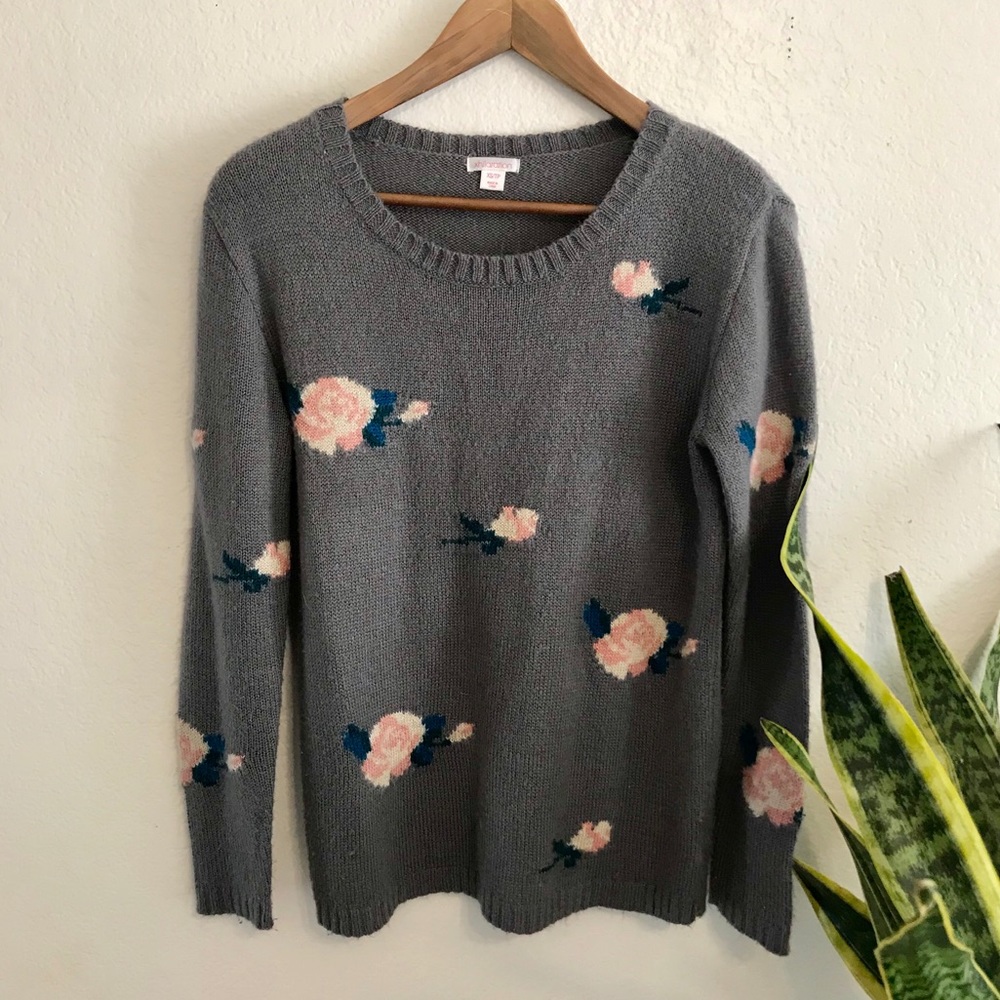 XHILARATION // Gray Flower Sweater